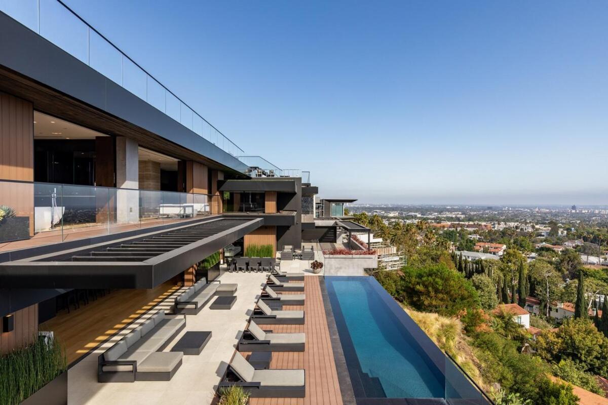 Villa California Crystal