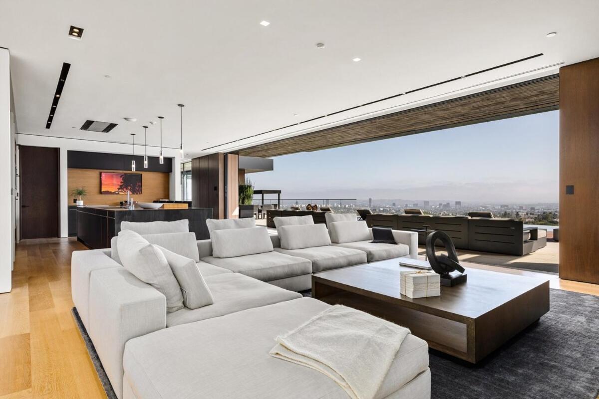 Villa California Crystal