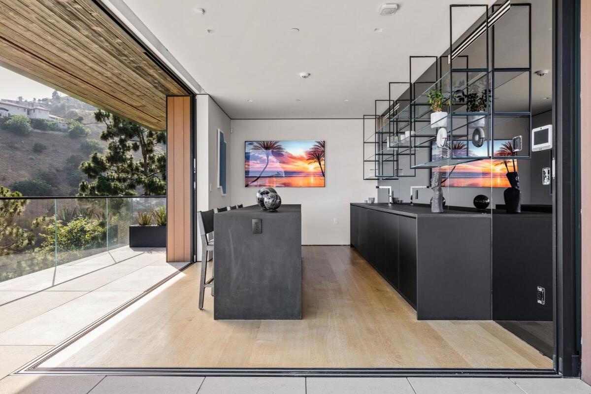 California Crystal Villa