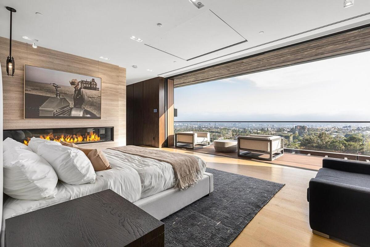 California Crystal Villa