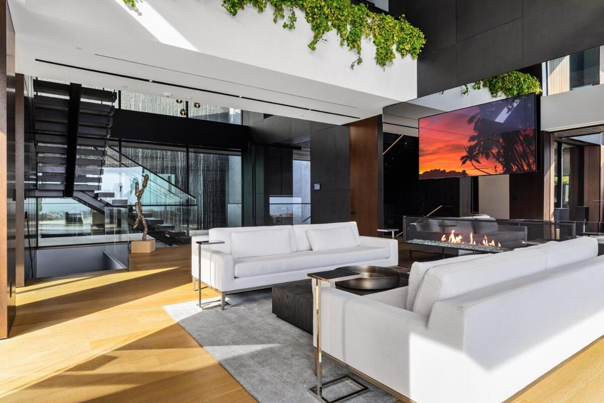 California Crystal Villa *