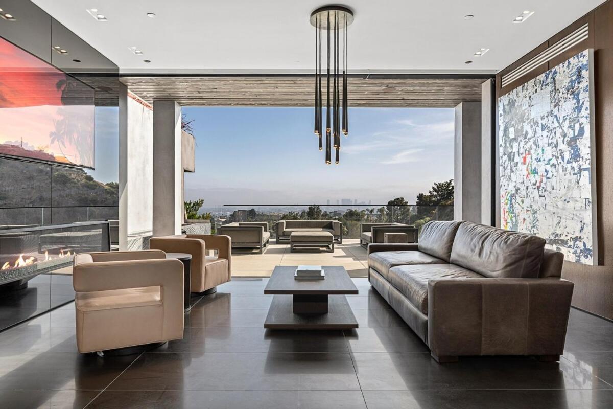 Villa California Crystal